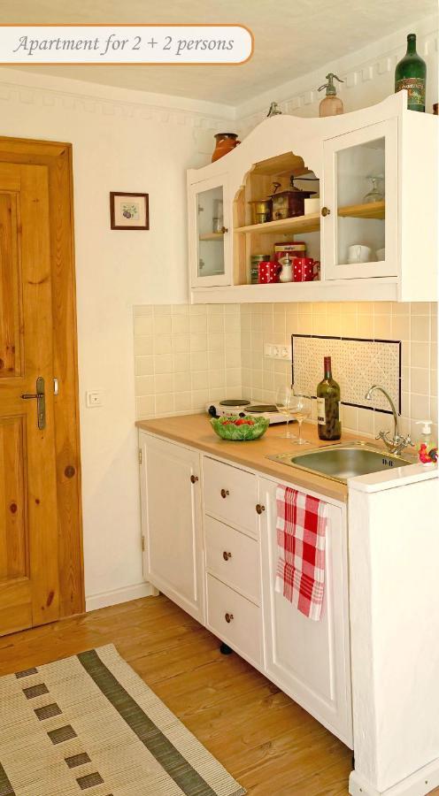 B B Guesthouse Тихани Екстериор снимка