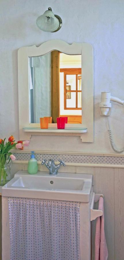B B Guesthouse Тихани Екстериор снимка